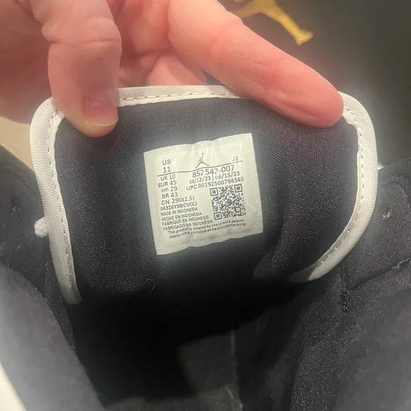 Jordan Men's Black and Gold Sneakers - Picture 4 of 5